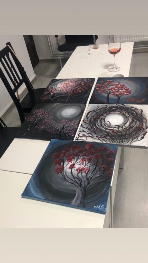 Ateliere neconvenționale - Seara de Pictura și Vin 1 Imagine din galeria atelierului „Pictură și vin”